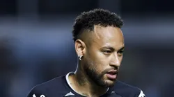 Neymar durante aquecimento antes de jogo com o Atlético.