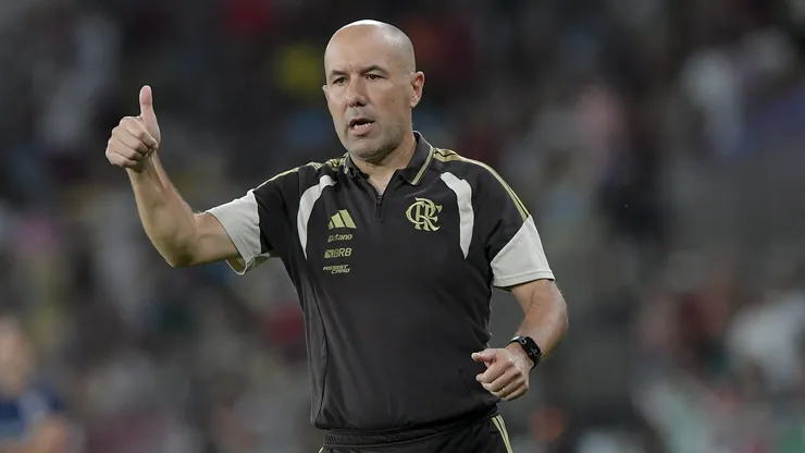 RJ - RIO DE JANEIRO - 12/04/2026 - BRASILEIRO A 2026, FLUMINENSE X FLAMENGO - Leonardo Jardim tecnico do Flamengo durante partida contra o Fluminense no estadio Maracana pelo campeonato Brasileiro A 2026. Foto: Thiago Ribeiro/AGIF