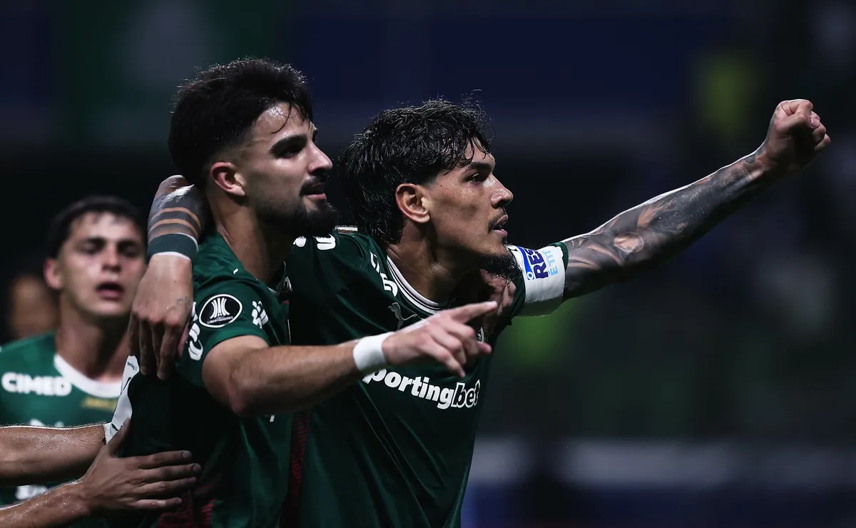 Goleiro do Sporting Cristal apela para celular antes de pênalti de Flaco López em gol do Palmeiras