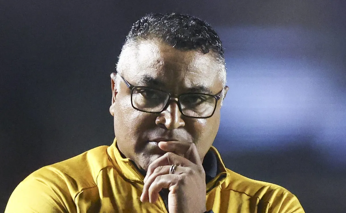 Roger Machado mira manter invencibilidade em Vasco x São Paulo pelo seu sexto clube diferente