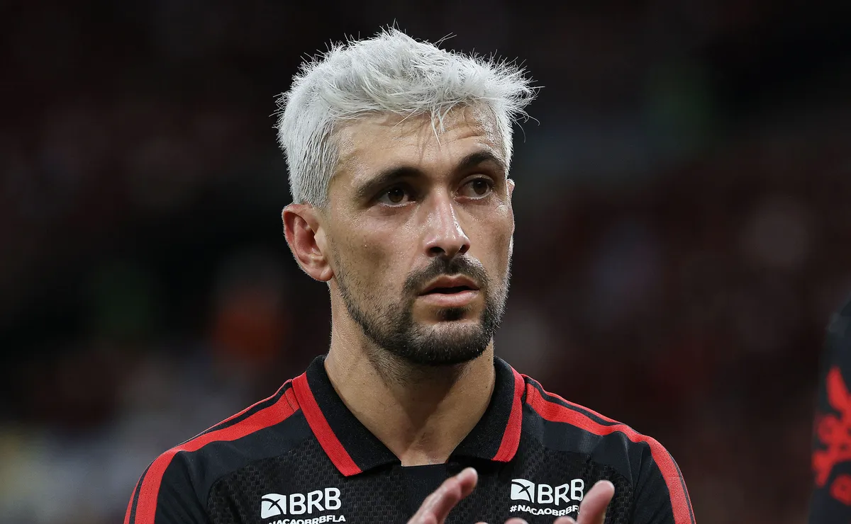 Arrascaeta, do Flamengo, pode superar Juan Román Riquelme e se tornar maior garçom da Libertadores