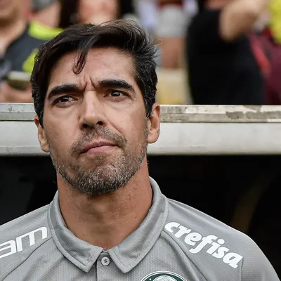 Abel Ferreira entra na mira da Conmebol após indireta sobre jogo contra o Fla
