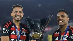 Danilo comemorando título pelo Fla ao lado do lateral.