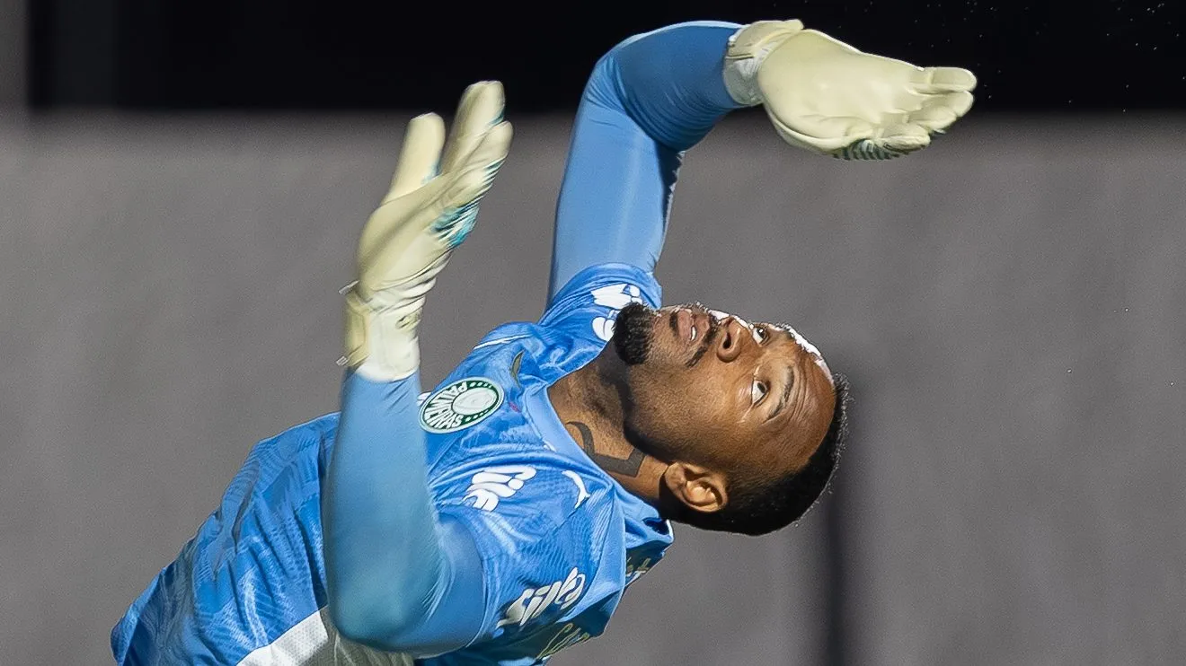 O Verdão quer uma sombra para Carlos Miguel – Foto: Joisel Amaral/AGIF