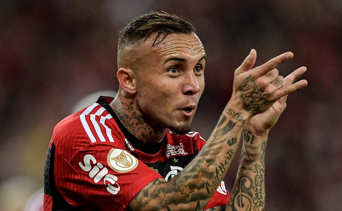 Corinthians ganha concorrência do São Paulo por Everton Cebolinha, do Flamengo