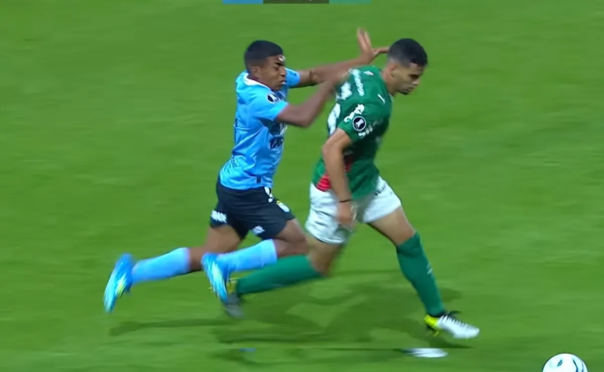 Conmebol divulga áudio do VAR em lance de Arthur e confirma pênalti para o Palmeiras: ‘Calça a perna’