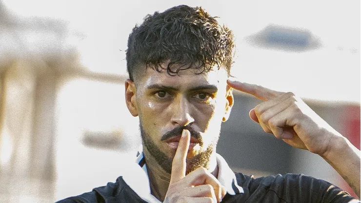 Barboza comemorando gol contra o Bragantino.