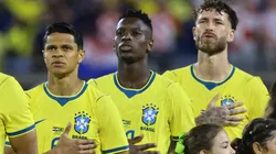 Douglas Santos (à esquerda) planeja novos ares e saída do Zenit ganha força após a Copa