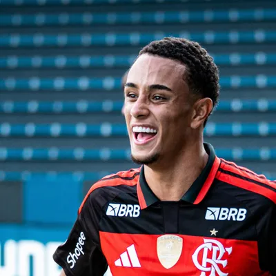 Flamengo compra percentual de Ryan Roberto e insiste por renovação