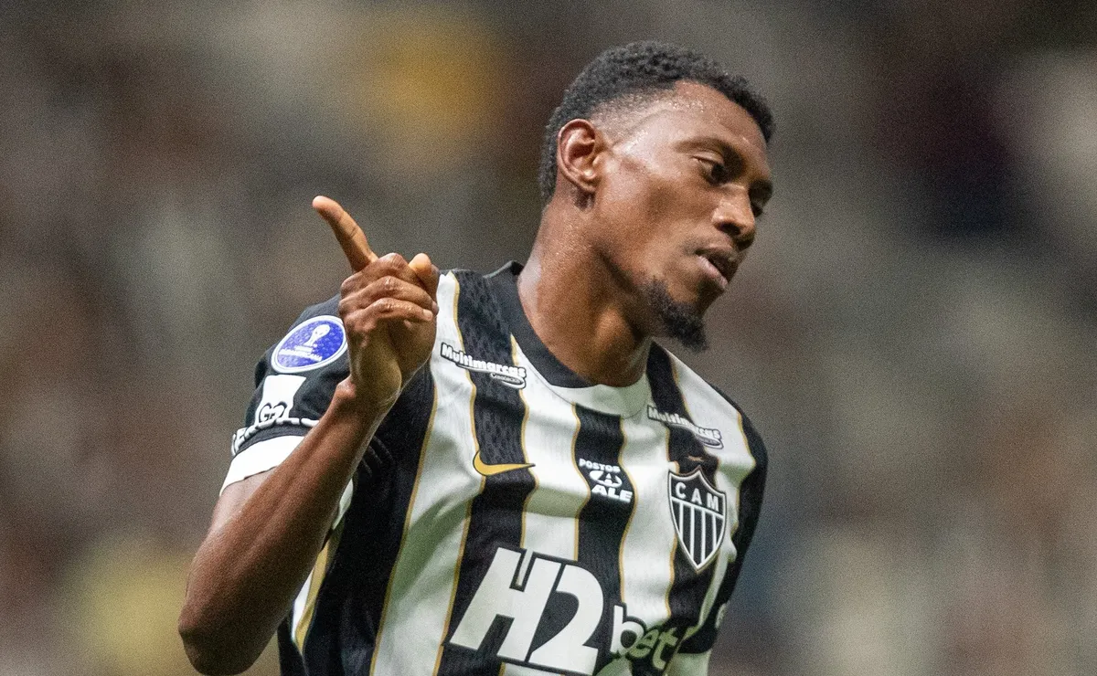 Cassierra recebe alerta de Domínguez sobre mudança na escalação do Atlético-MG: “Tem que se convencer”