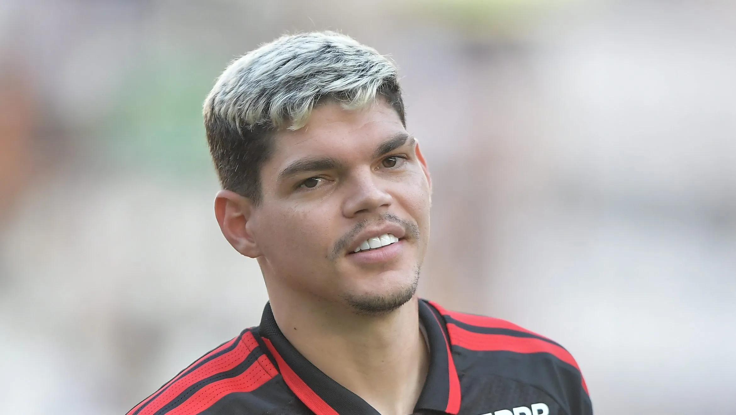 Ayrton Lucas no Flamengo. Foto: Thiago Ribeiro/AGIF