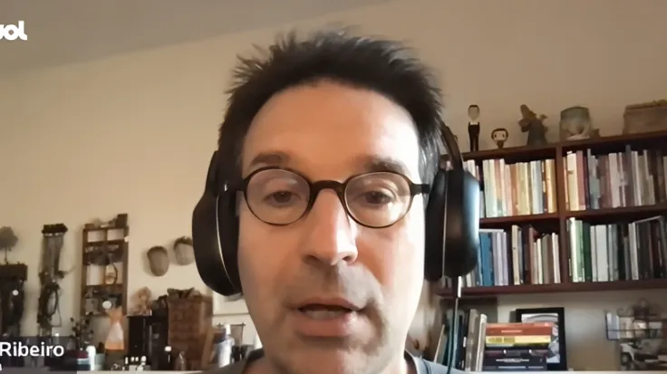 Arnaldo Ribeiro enche o meio-campista do Flamengo de elogios – Foto: Reprodução/YouTube UOL Esporte.