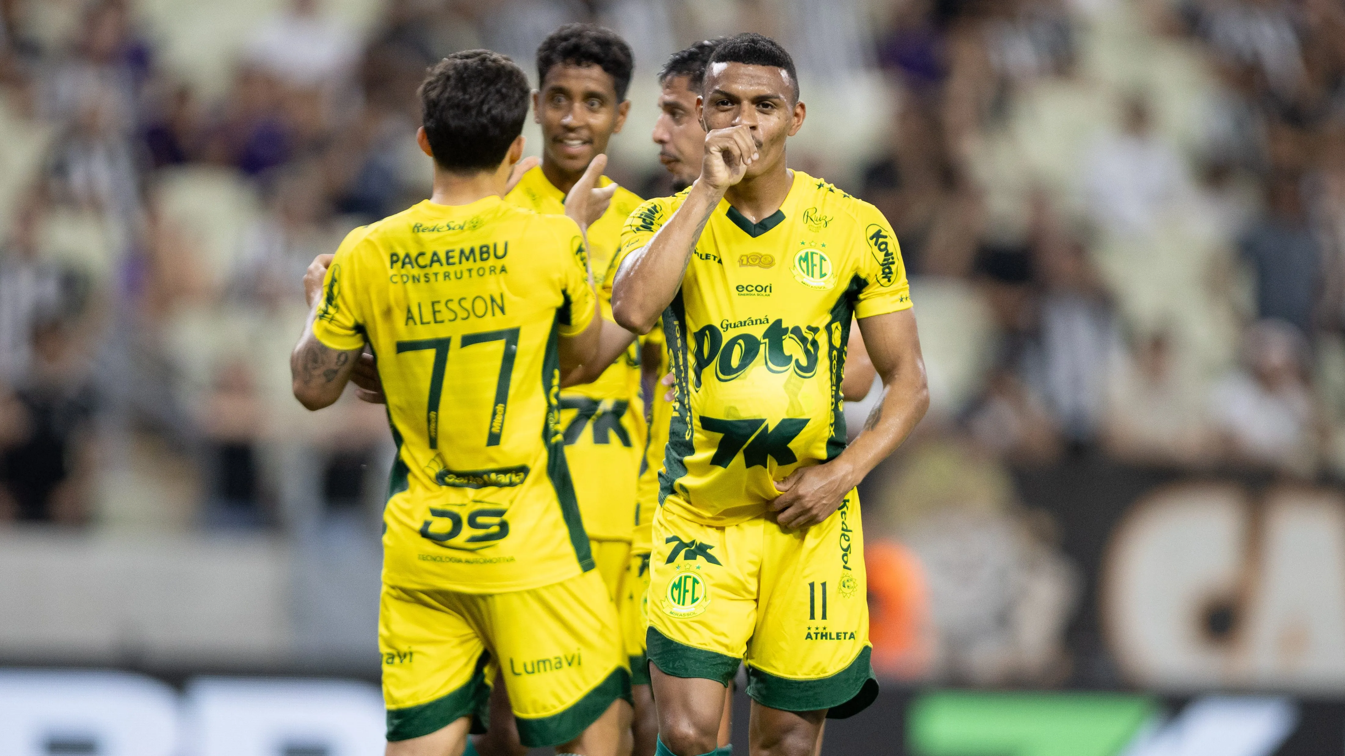 Negueba jogador do Mirassol comemora seu gol durante partida contra o Ceara no estadio Arena Castelao pelo campeonato Brasileiro A 2025. Foto: Baggio Rodrigues/AGIF