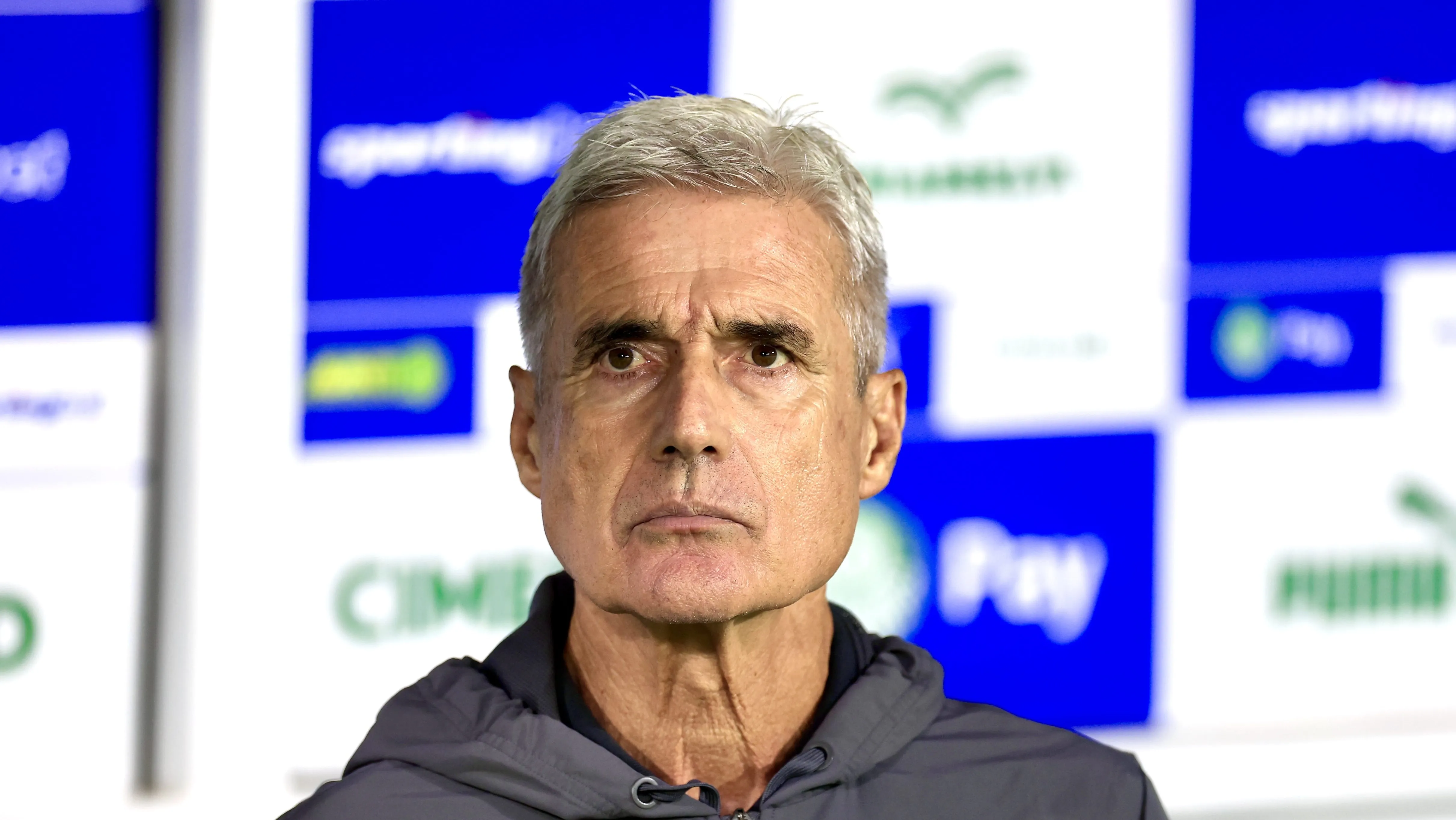 Foto: Marcello Zambrana/AGIF – Luís Castro durante partida do Imortal contra o Palmeiras.