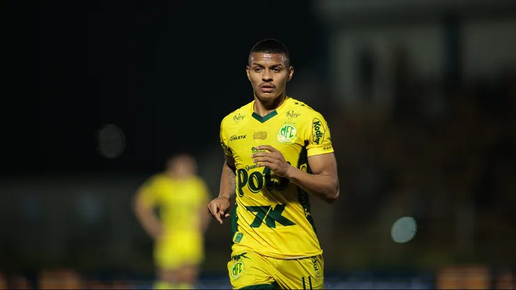 Negueba jogador do Mirassol durante partida contra o Bragantino no estadio Jose Maria de Campos Maia pelo campeonato Brasileiro A 2025. Foto: Vinicius Silva/AGIF