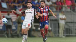 Everton Ribeiro jogador do Bahia disputa lance com Arrascaeta jogador do Flamengo durante partida no estadio Fonte Nova pelo campeonato Brasileiro A 2025. Foto: Jhony Pinho/AGIF