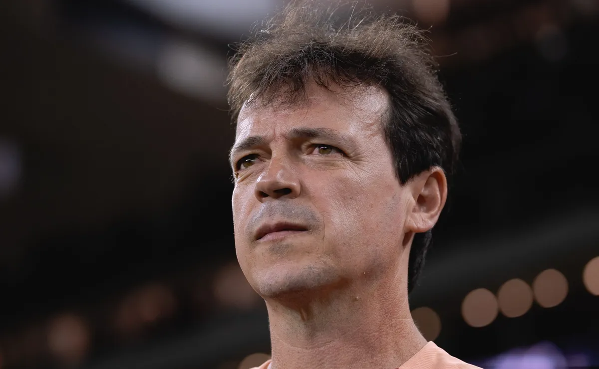 Fernando Diniz pede lateral e Corinthians mira quatro reforços no mercado da bola, crava jornalista