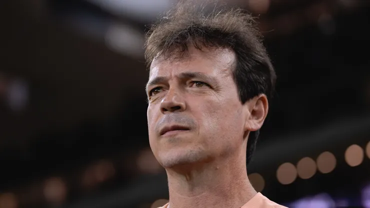 Fernando Diniz durante jogo contra o Santa Fe, na Neo Química.