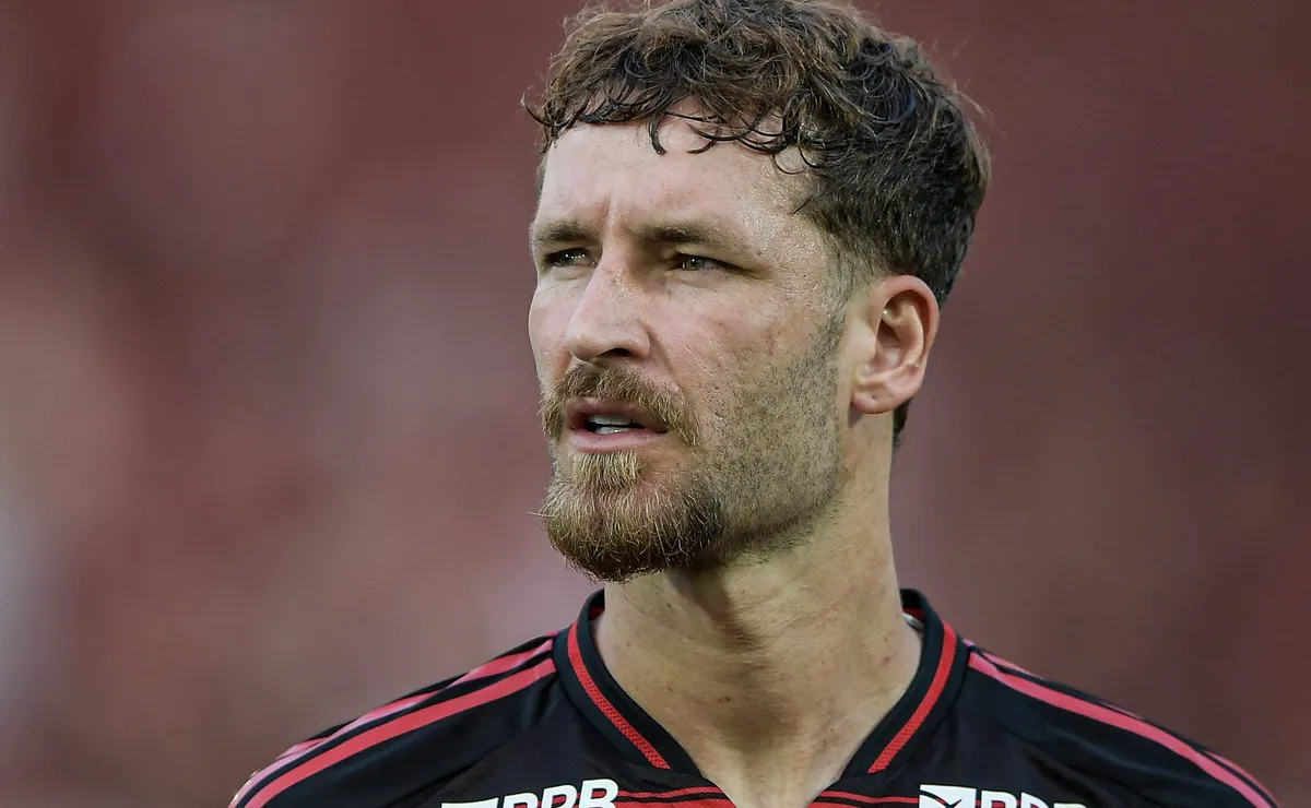 Léo Pereira recebe sondagens da Itália e Flamengo corre para ampliar o contrato do zagueiro