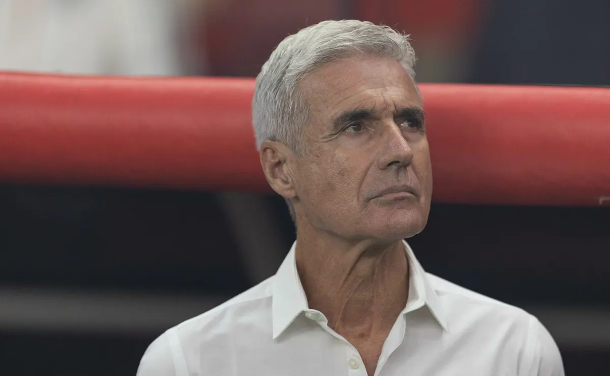 Kannemann sente desconforto e vira desfalque do Grêmio para duelo contra o Cruzeiro