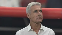 RS - PORTO ALEGRE - 11/04/2026 - BRASILEIRO A 2026, INTERNACIONAL X GREMIO - Luis Castro tecnico do Gremio durante partida contra o Internacional no estadio Beira-Rio pelo campeonato Brasileiro A 2026. Foto: Liamara Polli/AGIF