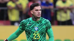 DF - BRASILIA - 15/10/2024 - ELIMINATORIAS COPA DO MUNDO 2026, BRASIL X PERU - Ederson goleiro do Brasil durante partida contra o Peru no estadio Mane Garrincha pelo campeonato Eliminatorias Copa Do Mundo 2026. Foto: Ettore Chiereguini/AGIF