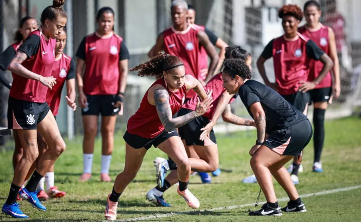 De olho no topo: Líder Corinthians retoma treinos e projeta duelo contra o Juventude