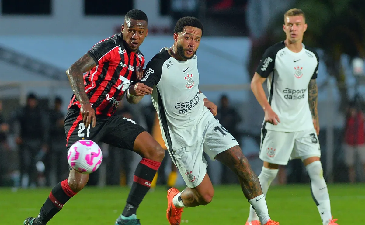 Vitória x Corinthians: onde assistir ao vivo, horário e escalações do jogo de hoje