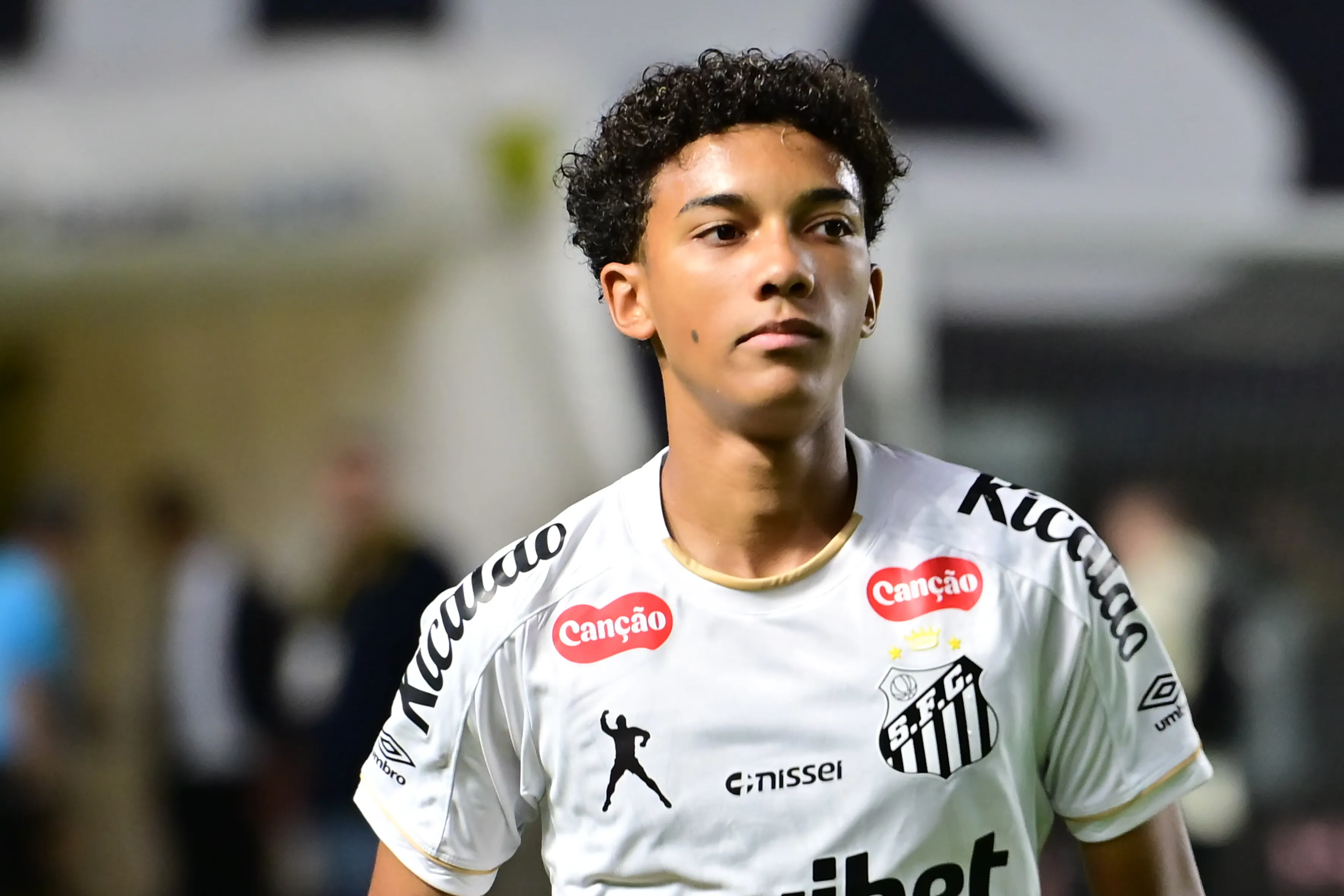 Robinho Júnior conta com novo contrato no Peixe. Foto: Jota Erre/AGIF