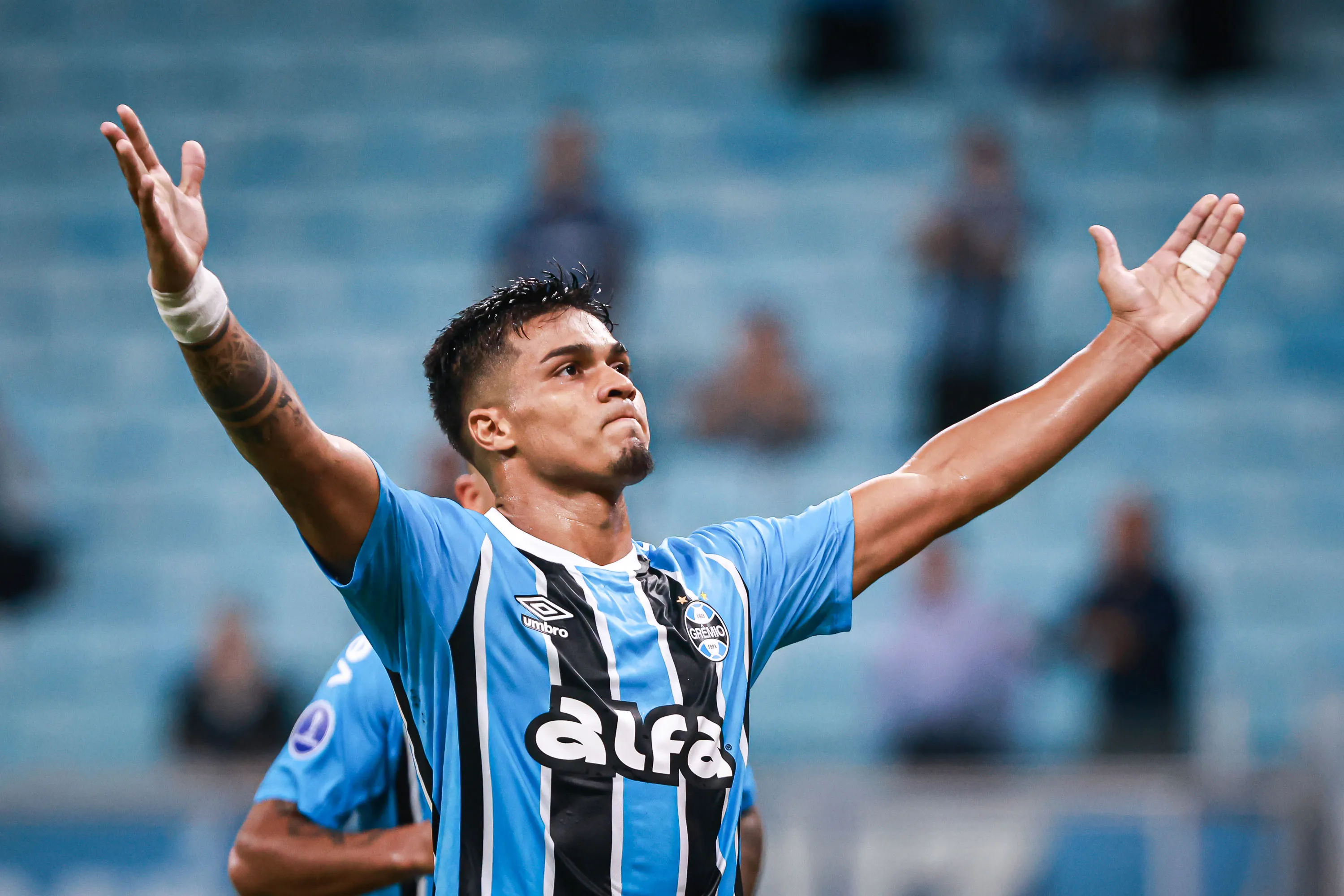 Arezo comemora gol pela Sul-Americana. Foto: Maxi Franzoi/AGIF