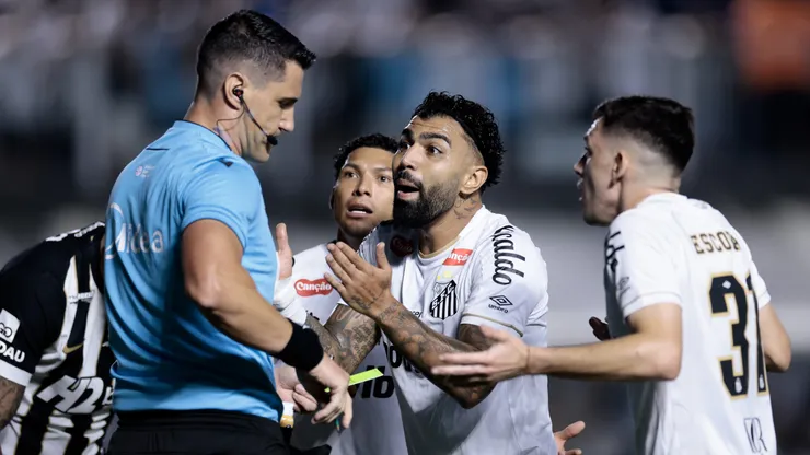 Gabigol marcou um gol anulado na partida