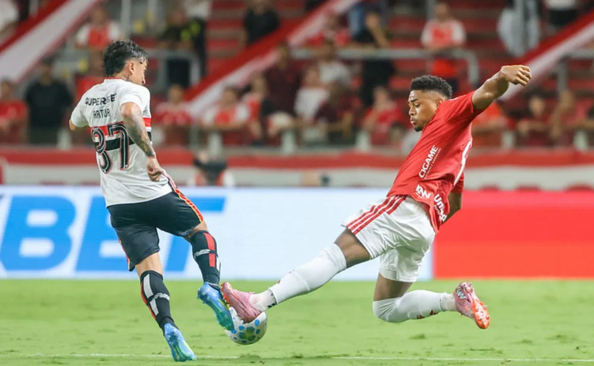 Artur ganha espaço e já assume papel importante no São Paulo antes de encarar o Vasco