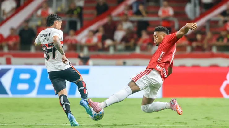 Artur ganha espaço e já assume papel importante no São Paulo antes de encarar o Vasco — Foto Rubens ChiriSão Paulo FC