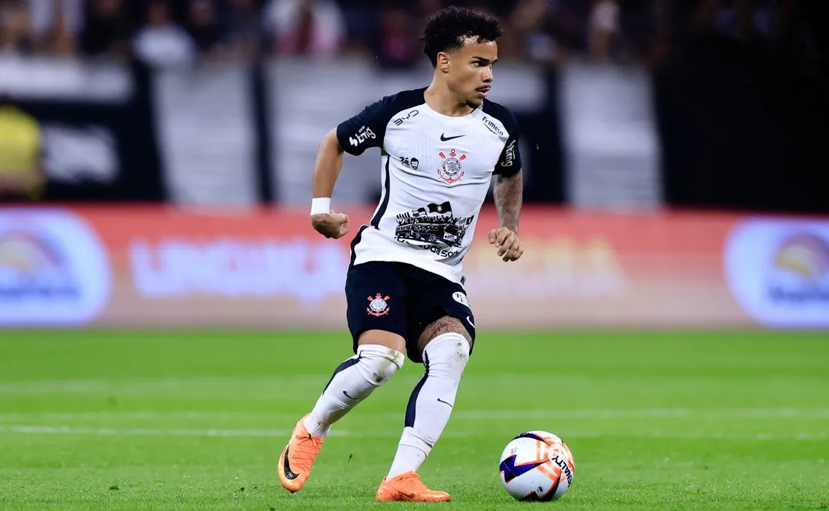 Kaio César agrada Fernando Diniz e tem chance de consolidação diante do Vitória