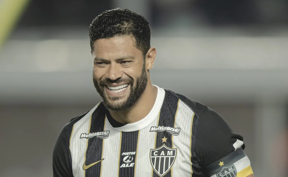 Maicon manda recado a Hulk antes de Coritiba x Atlético-MG e brinca com atacante: “Descer a porrada”
