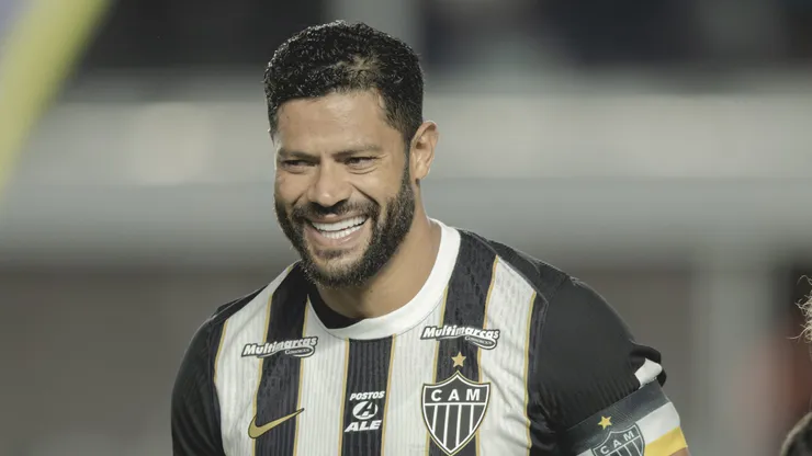 Hulk durante partida contra o Santos, na Vila