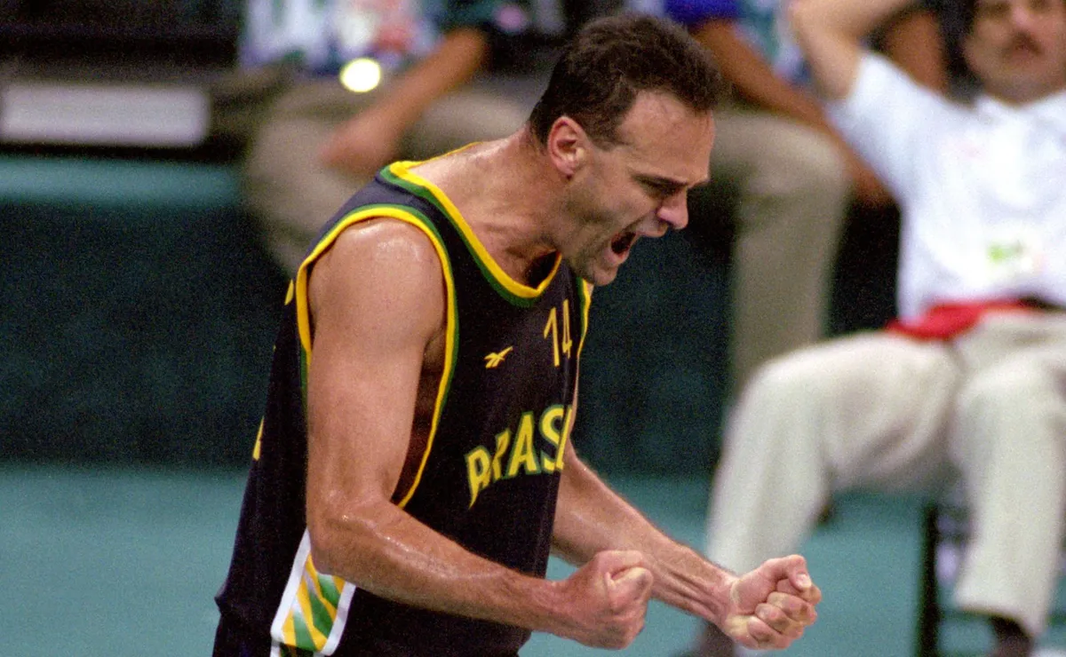 Oscar Schmidt marcou Palmeiras e Corinthians e mudou até sua paixão no futebol