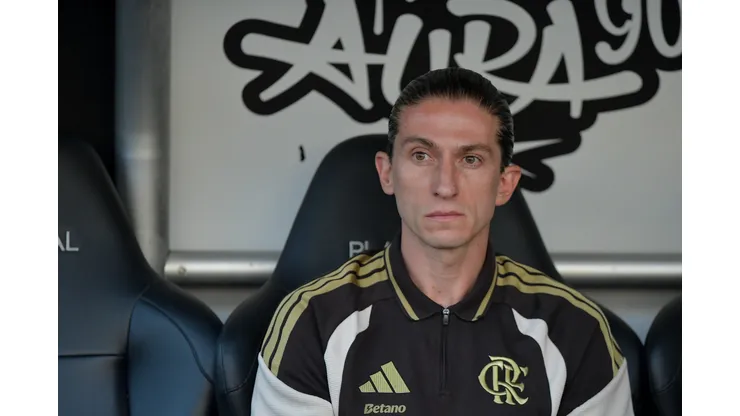 Filipe Luís deixou o clube após uma passagem de destaque. Foto: Thiago Ribeiro/AGIF