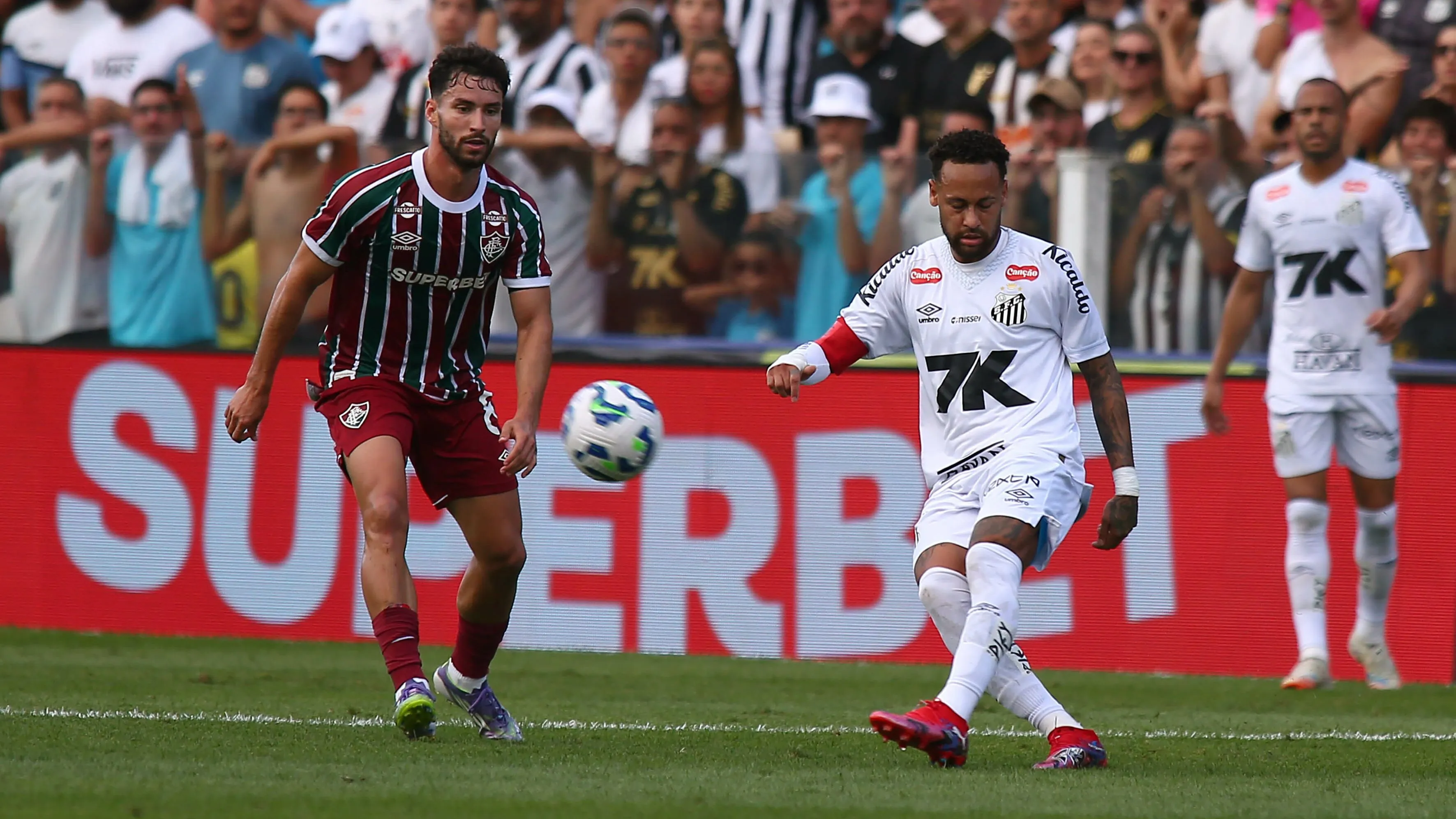 Neymar jogador do Santos durante partida contra o Fluminense no estadio Vila Belmiro pelo campeonato Brasileiro A 2025. Foto: Mauricio De Souza/AGIF