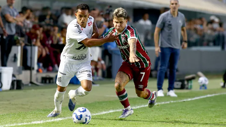 Igor Vinicius jogador do Santos durante partida contra o Fluminense no estadio Vila Belmiro pelo campeonato Brasileiro A 2025. Foto: Mauricio De Souza/AGIF