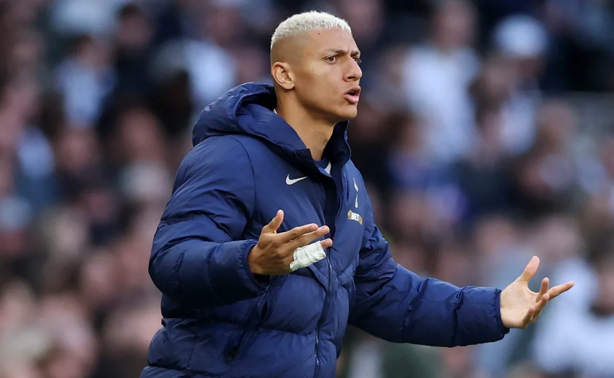 Richarlison fica no banco em empate do Tottenham e se distancia da Seleção Brasileira