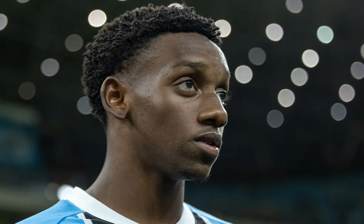 Gabriel Mec entra no radar europeu após sondagens e Grêmio define valor mínimo para negociação