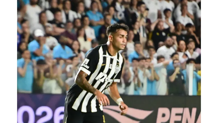 SP - SANTOS - 11/04/2026 - BRASILEIRO A 2026, SANTOS X ATLETICO-MG - Reinier jogador do Atletico-MG durante partida contra o Santos no estadio Vila Belmiro pelo campeonato Brasileiro A 2026. Foto: Jota Erre/AGIF