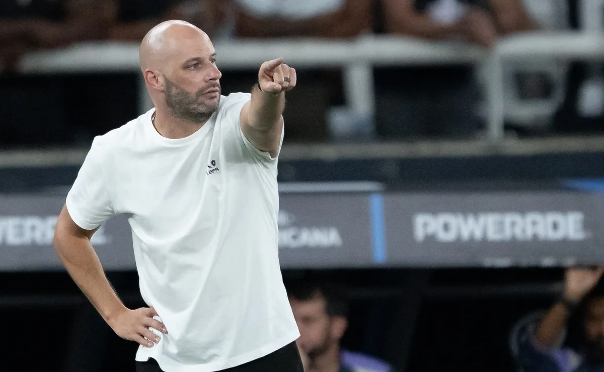 Botafogo faz mudança no meio-campo para enfrentar a Chapecoense pelo Brasileirão