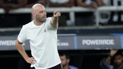 RJ - RIO DE JANEIRO - 09/04/2026 - COPA SUL-AMERICANA 2026, BOTAFOGO X CARACAS - Franclim Carvalho tecnico do Botafogo durante partida contra o Caracas no estadio Engenhao pelo campeonato Copa Sul-Americana 2026. Foto: Jorge Rodrigues/AGIF