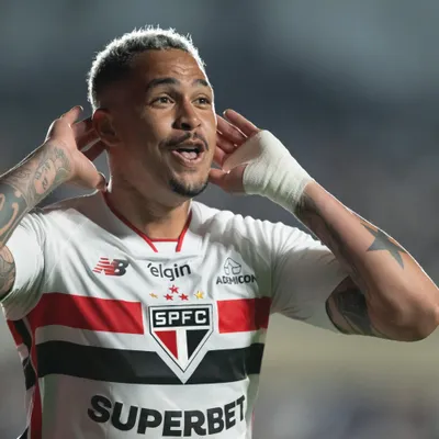 Luciano faz gol e vira 16º maior artilheiro do São Paulo