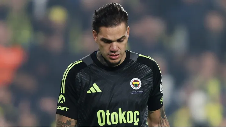 Ederson foi duramente criticado por falha no Campeonato Turco (Photo by Ahmad Mora)