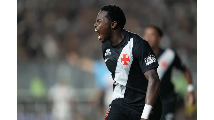 RJ - RIO DE JANEIRO - 18/04/2026 - BRASILEIRO A 2026, VASCO X SAO PAULO - Andres Gomez jogador do Vasco comemora seu gol durante partida contra o Sao Paulo no estadio Sao Januario pelo campeonato Brasileiro A 2026. Foto: Jorge Rodrigues/AGIF