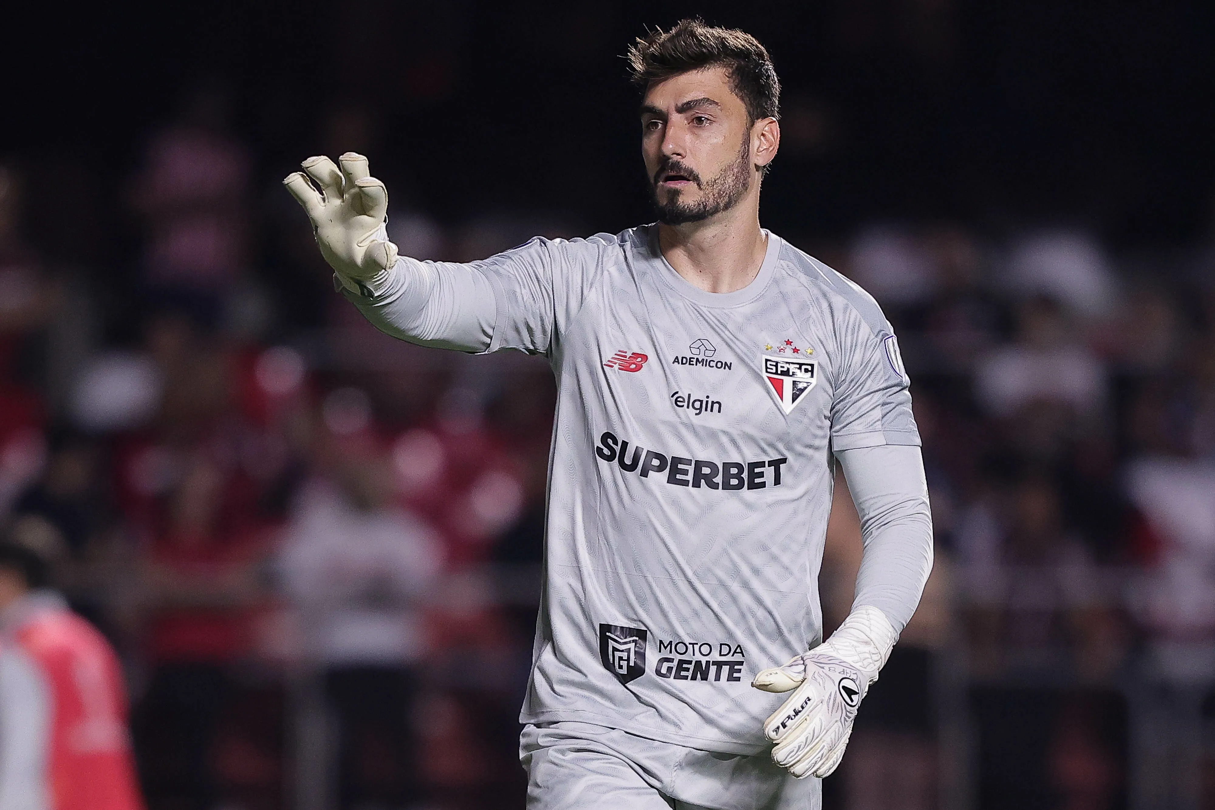 Rafael goleiro do Sao Paulo durante partida contra o OHiggins no estadio Morumbi pelo campeonato Copa Sul-Americana 2026. Foto: Ettore Chiereguini/AGIF