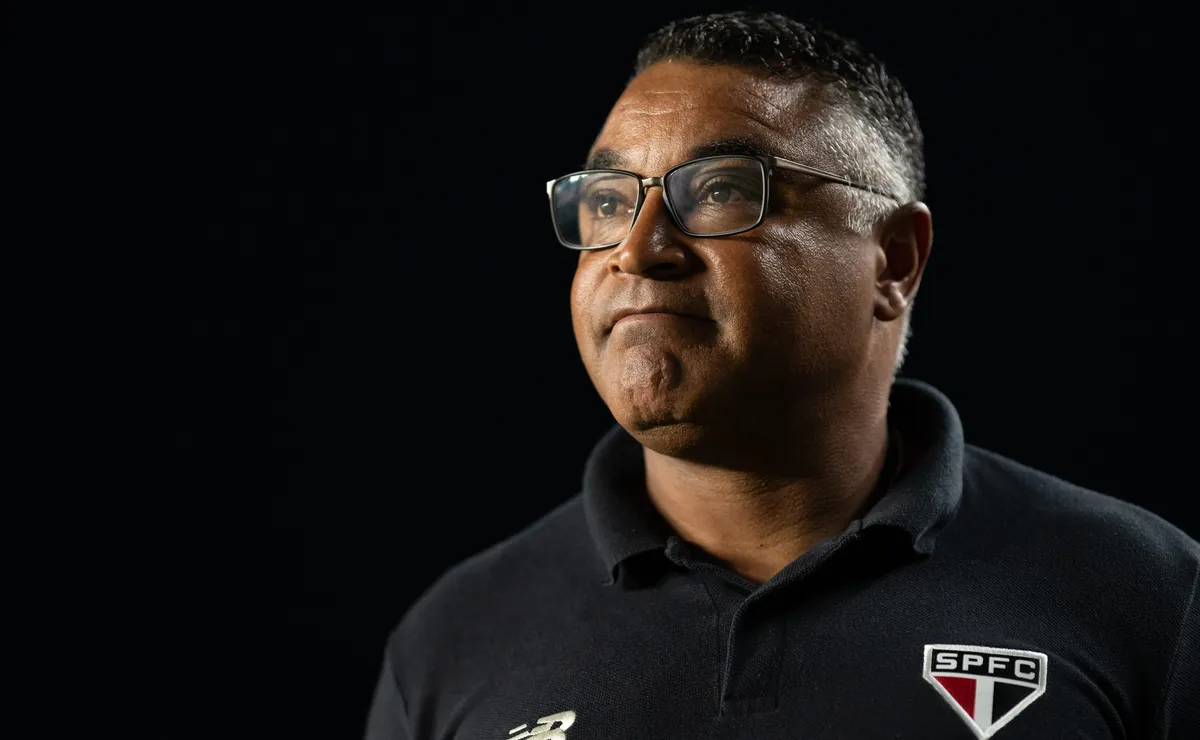 Roger Machado toma decisões questionadas, São Paulo perde de virada para o Vasco e pressão aumenta